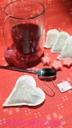Teeglas mit Herz