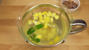 Ingwer-Zitronen-Tee ind Glaskanne