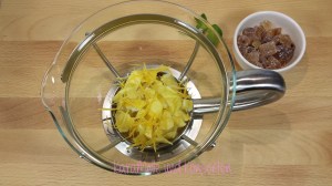 Ingwer-Zitronentee-Kanne vorbereitet